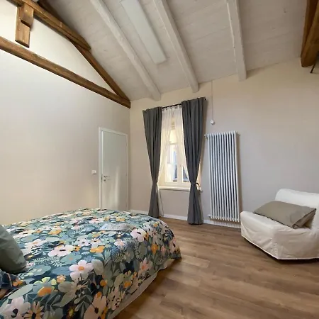 Maschera Di Ferro In Centro Storico Διαμέρισμα Πινερόλο